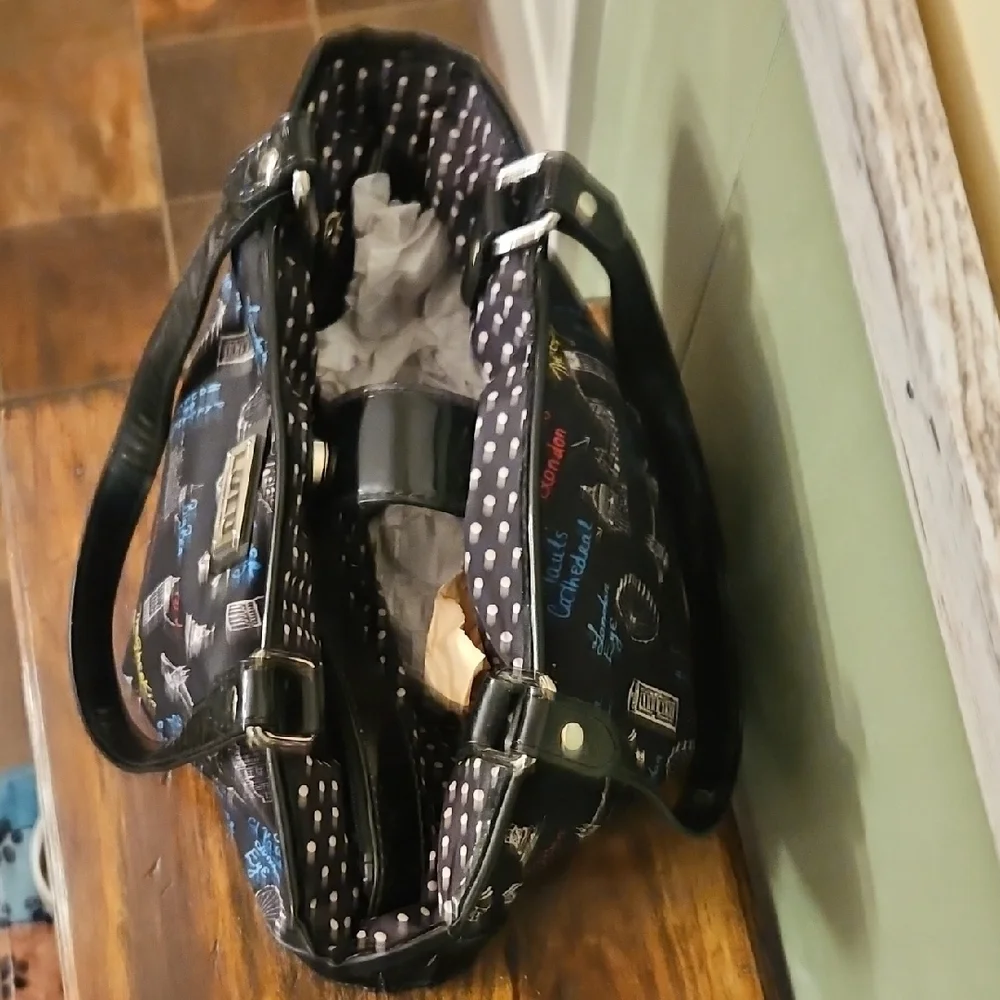 Lululemon Black London Landmark Tote